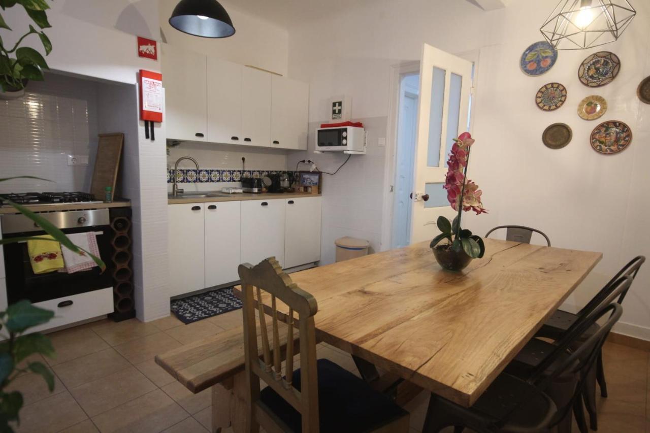 Antique M1 R1 - Amazing Double Room With Shared Bathroom In Marques Pombal Lisbon Bagian luar foto