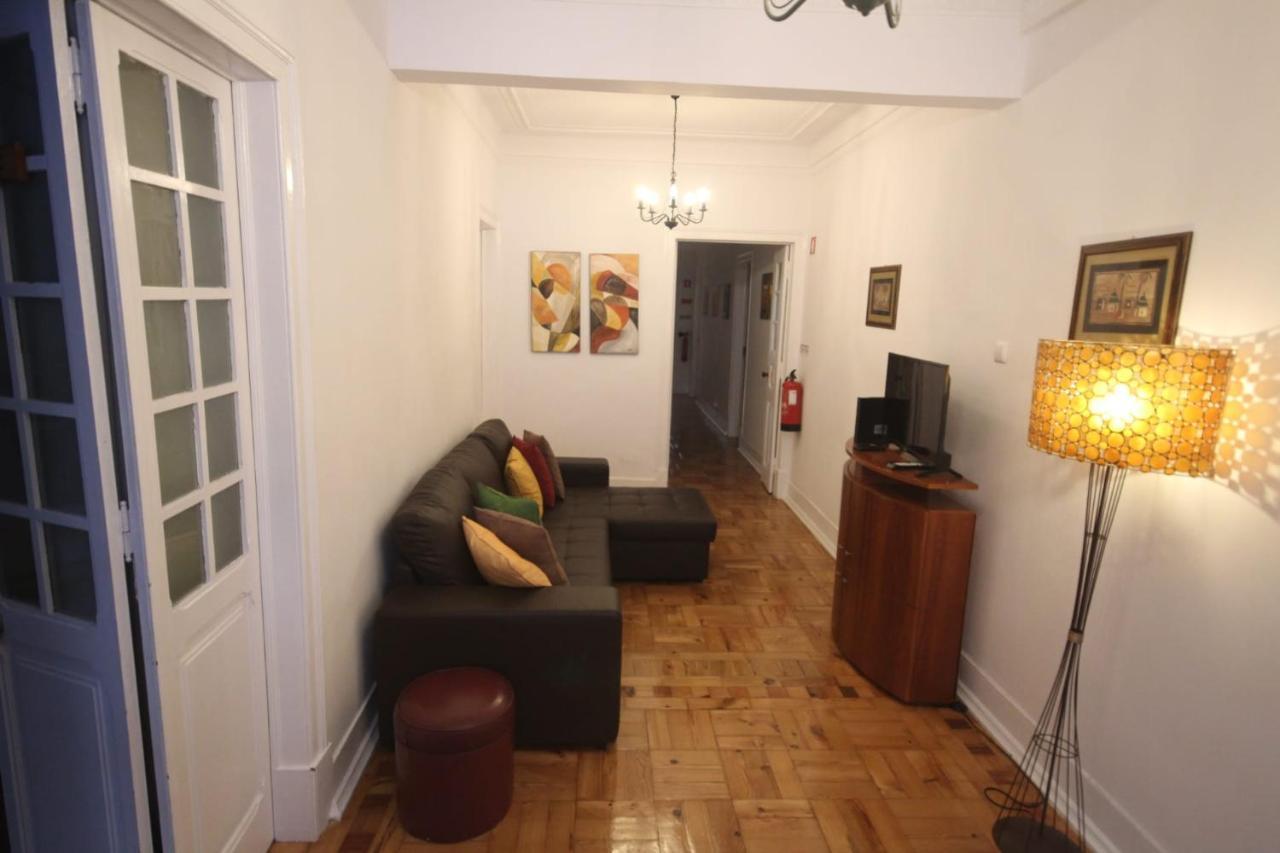 Antique M1 R1 - Amazing Double Room With Shared Bathroom In Marques Pombal Lisbon Bagian luar foto