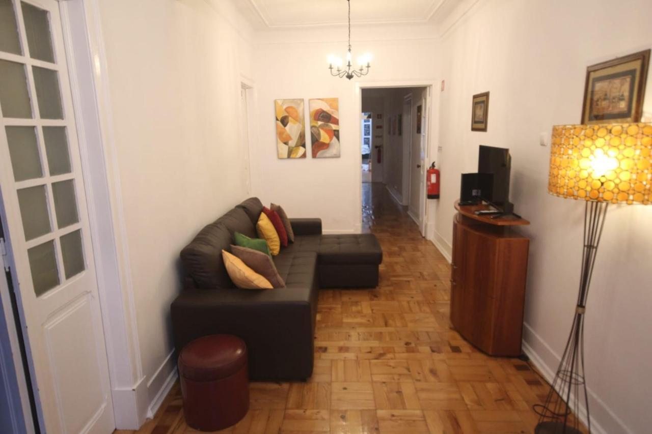 Antique M1 R1 - Amazing Double Room With Shared Bathroom In Marques Pombal Lisbon Bagian luar foto