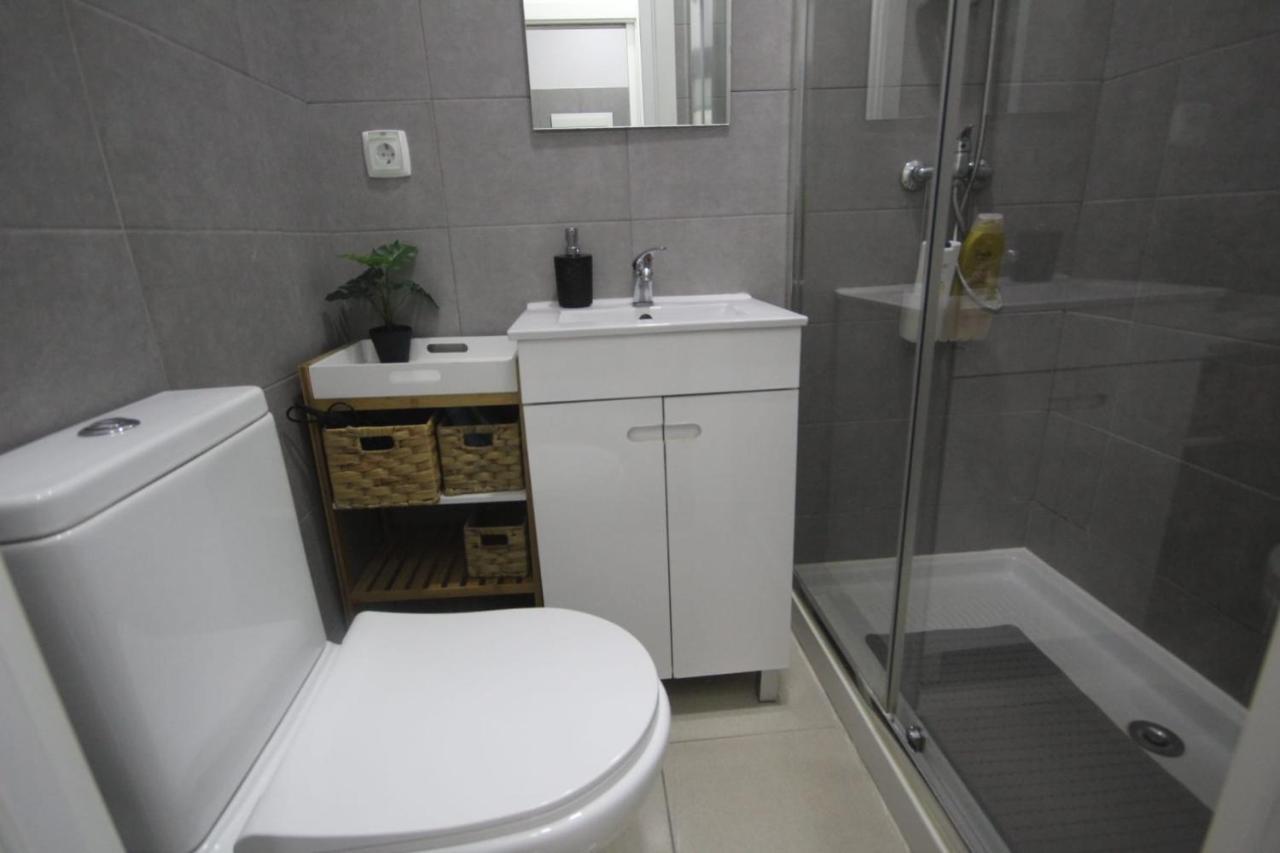 Antique M1 R1 - Amazing Double Room With Shared Bathroom In Marques Pombal Lisbon Bagian luar foto